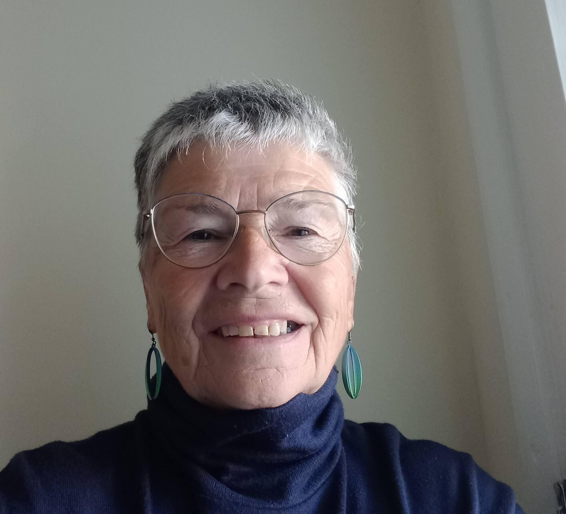 Picture of a woman with glasses